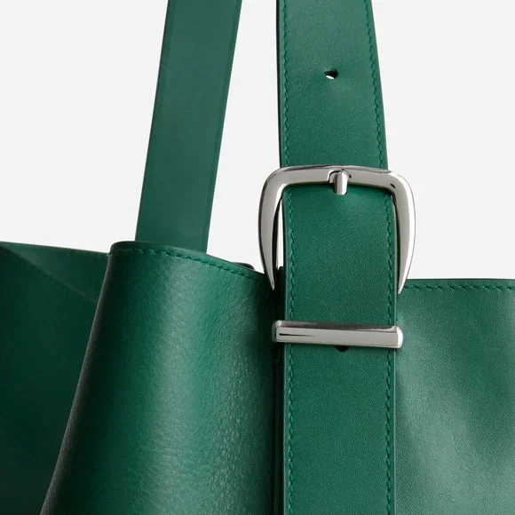 The Essential Extra Large Bucket Tote *pre-loved* - Picture 3 of 4